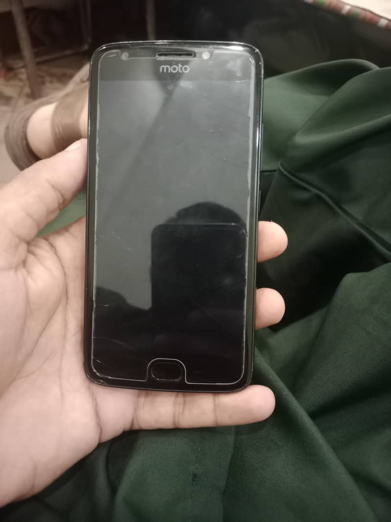 Moto E4 1