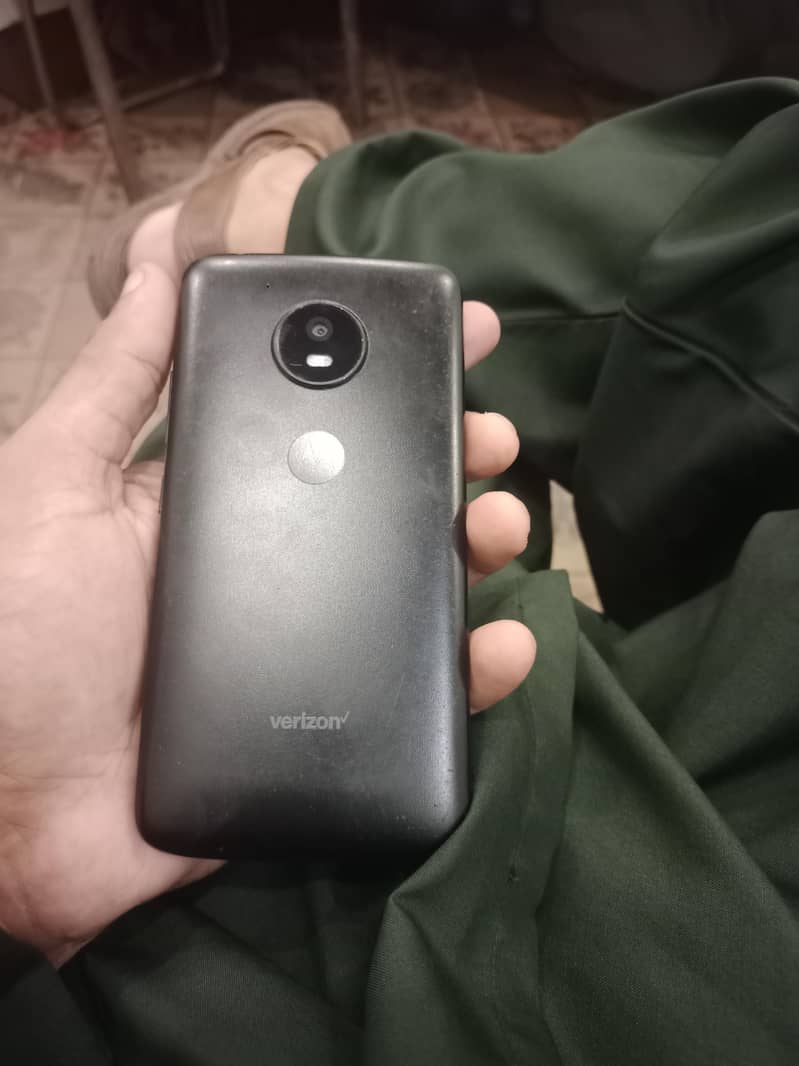 Moto E4 3