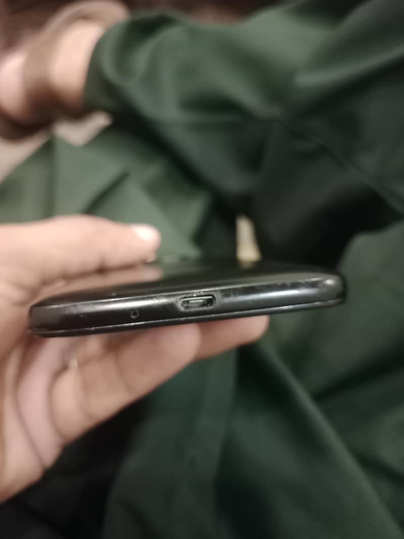 Moto E4 6