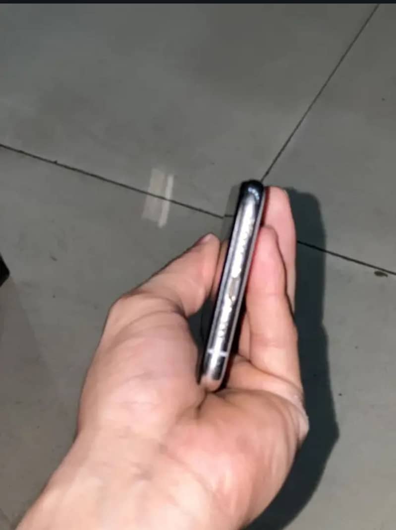 iPhone XS 4