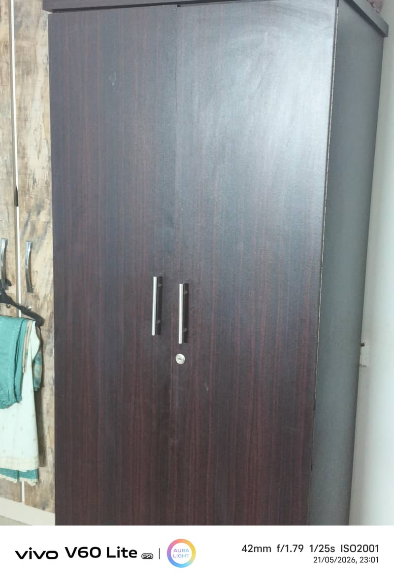 2 wardrobes 0