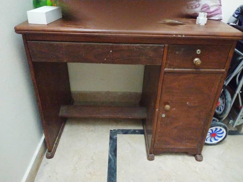 Computer table 0
