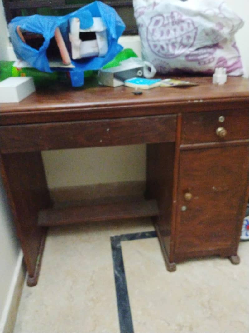 Computer table 1