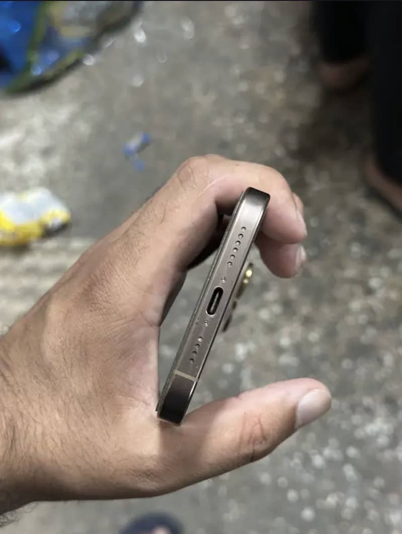 IPhone 16 Pro Max 1