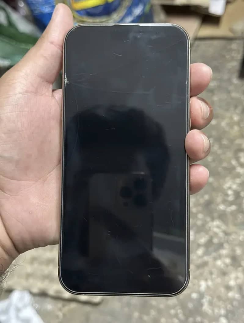 IPhone 16 Pro Max 4
