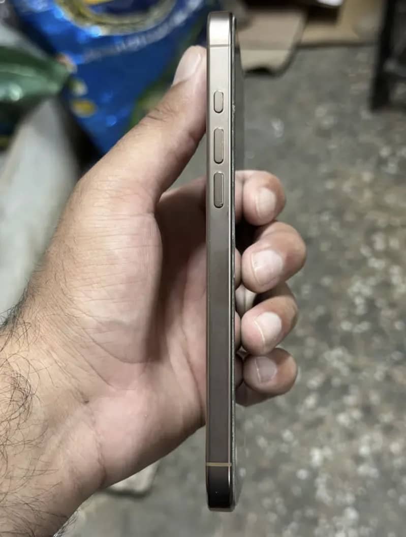 IPhone 16 Pro Max 5