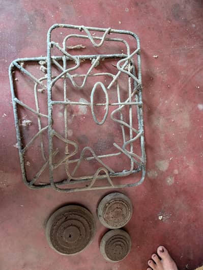 3 Burner Gas Stove available in excellent condition.