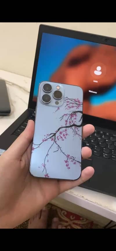 Iphone 13 pro screen cracked