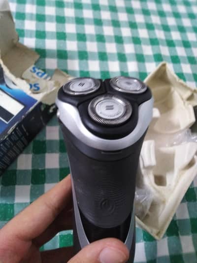 Philips electric shaver
