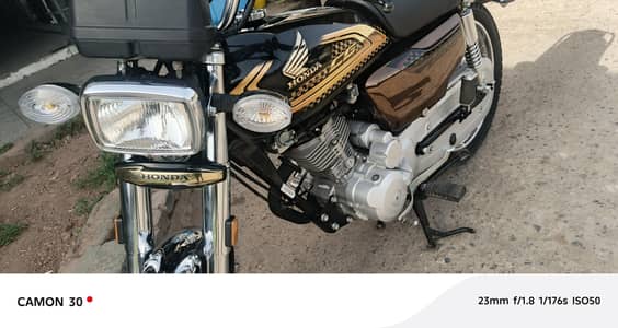 Honda 125 Special Edition gold Applied for