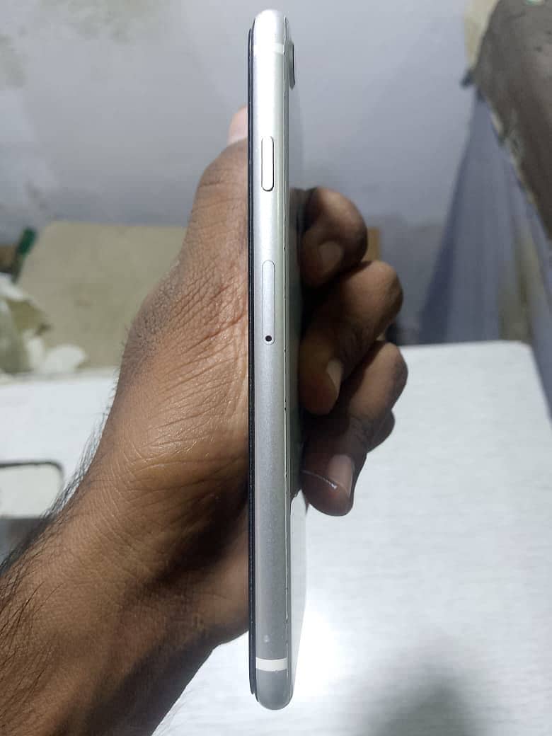 iPhone SE 2nd Generation 1