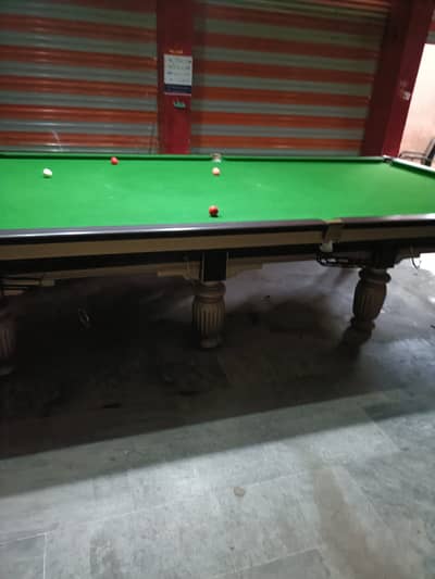 2 Snoker Tables With 8 Sticks And 7 Snoker Lights