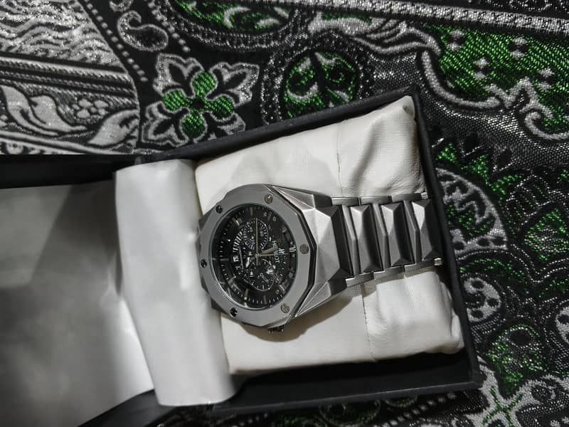 men watch 0