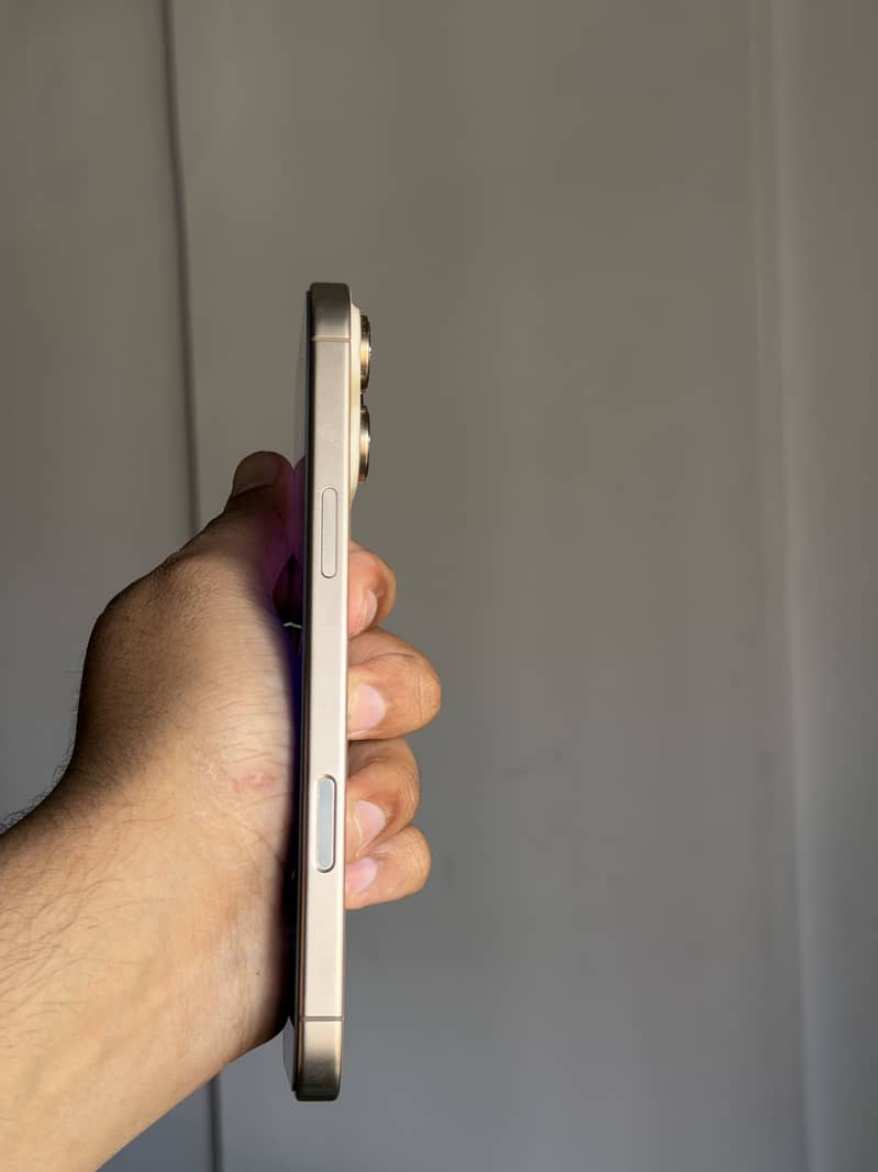 iphone 16 pro max 1