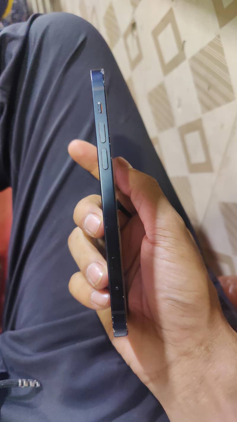 iPhone 12 4