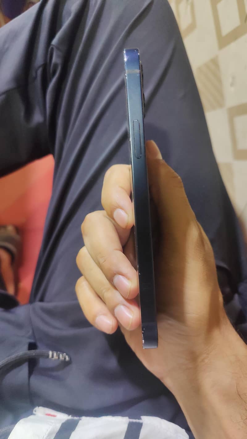 iPhone 12 6