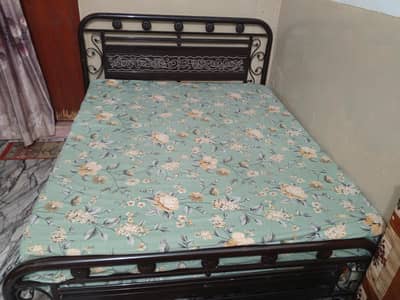 queen size iron bed with mattress