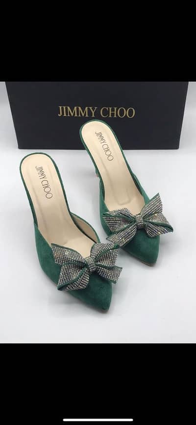 Bow heels