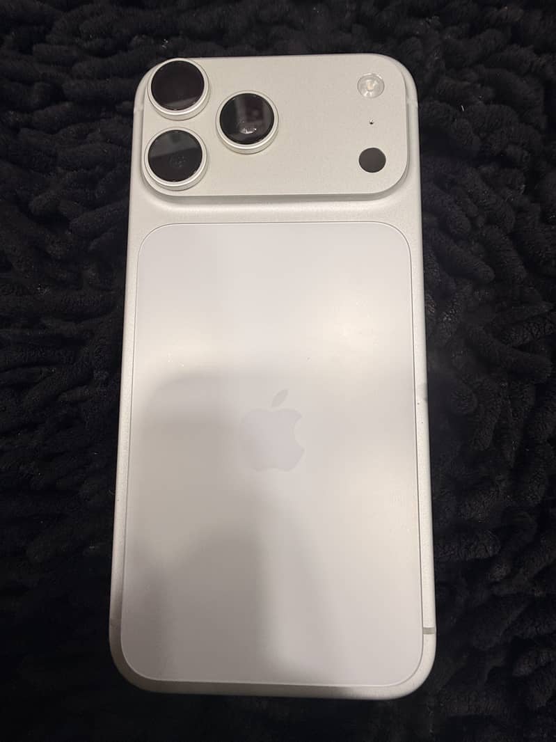 iPhone 17 pro max 3