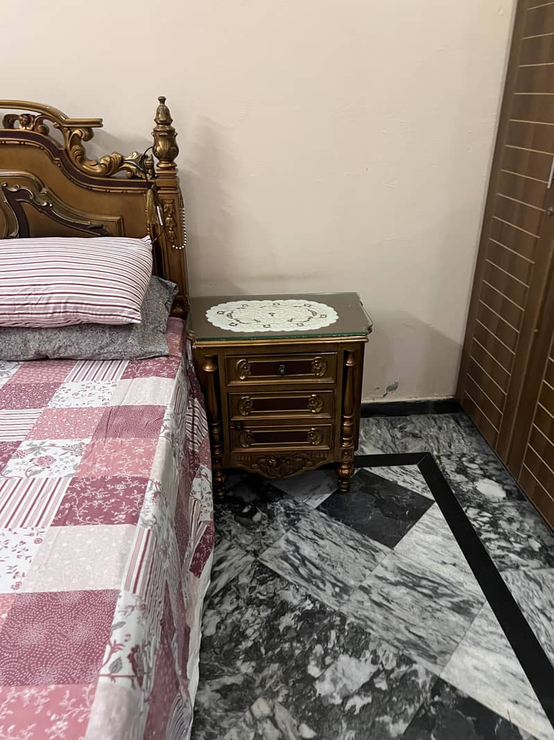 King bed with dressing 1