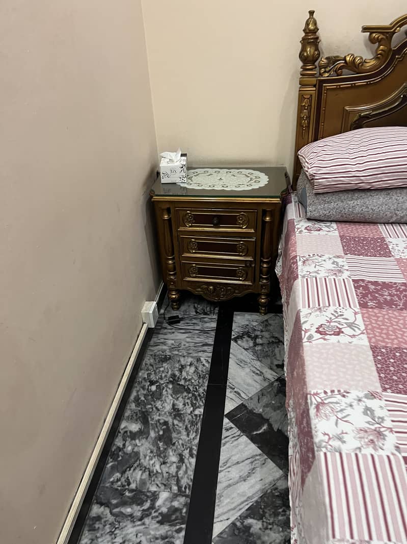 King bed with dressing 2