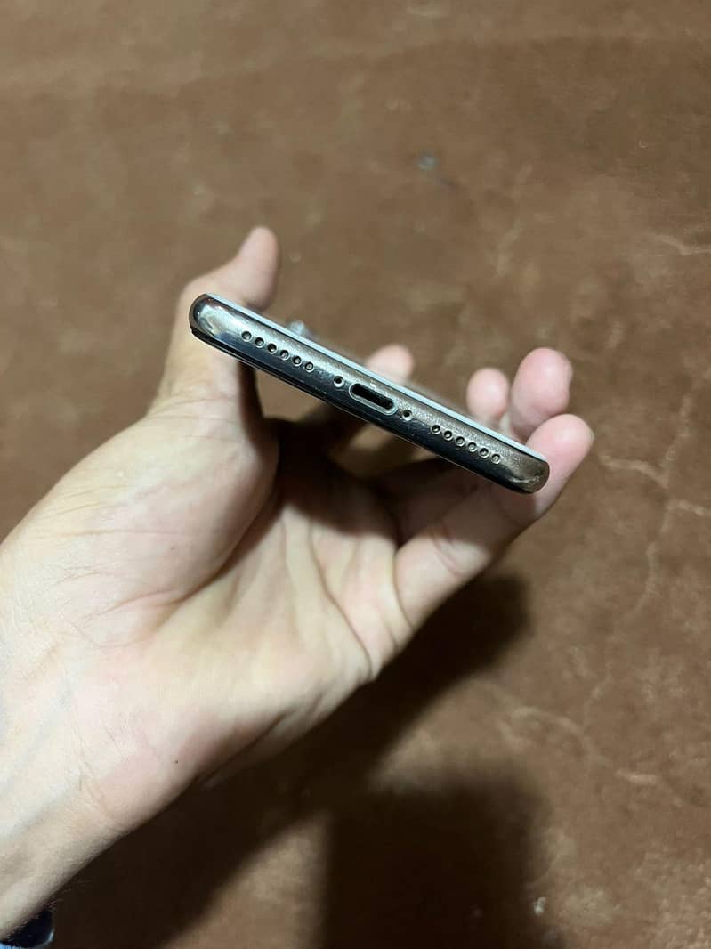 iPhone xs 3