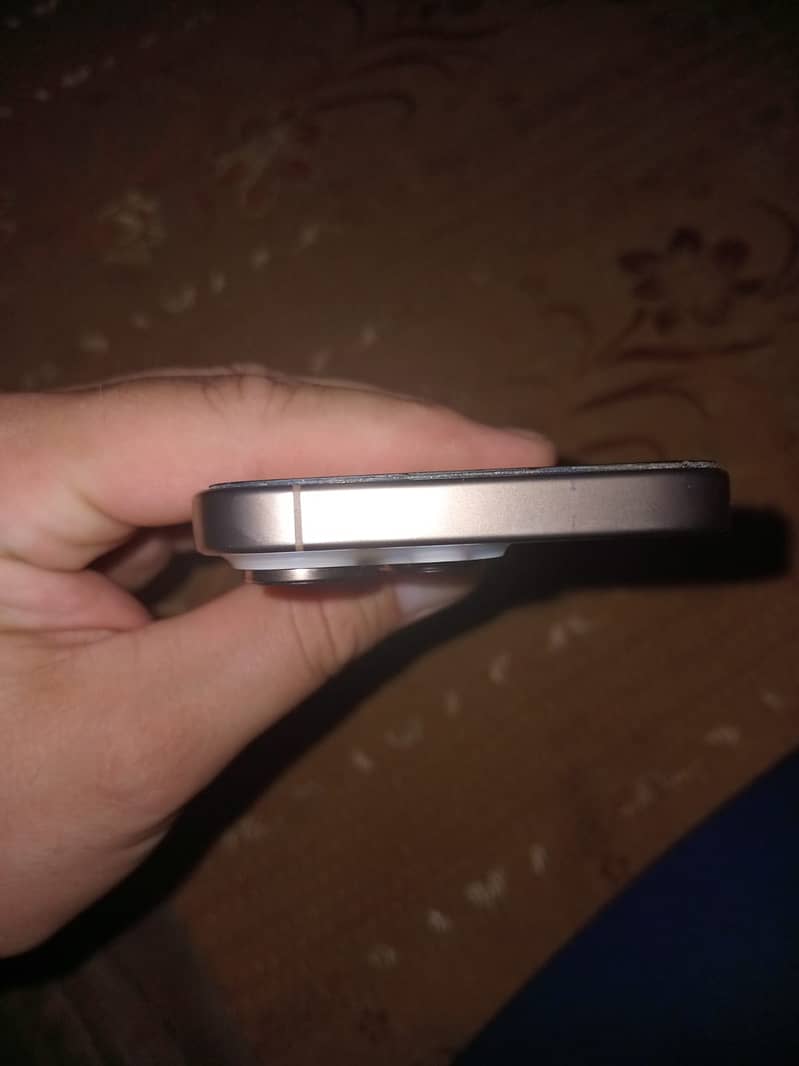 Apple iPhone 16 Pro 2