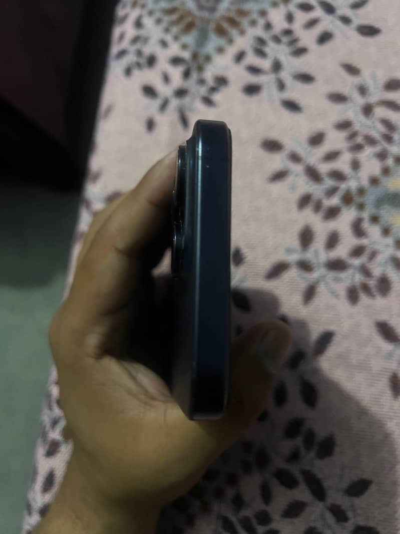 iphone 15 pro max 4