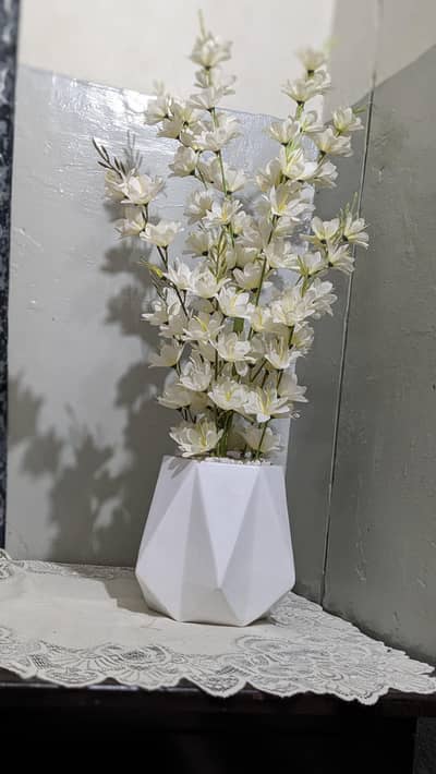 Almost New beautiful artificial flower vase