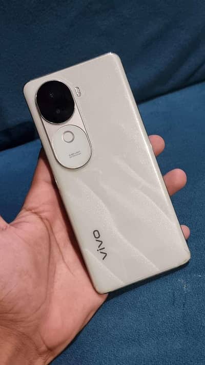 vivo v40e for sale with full box and charger