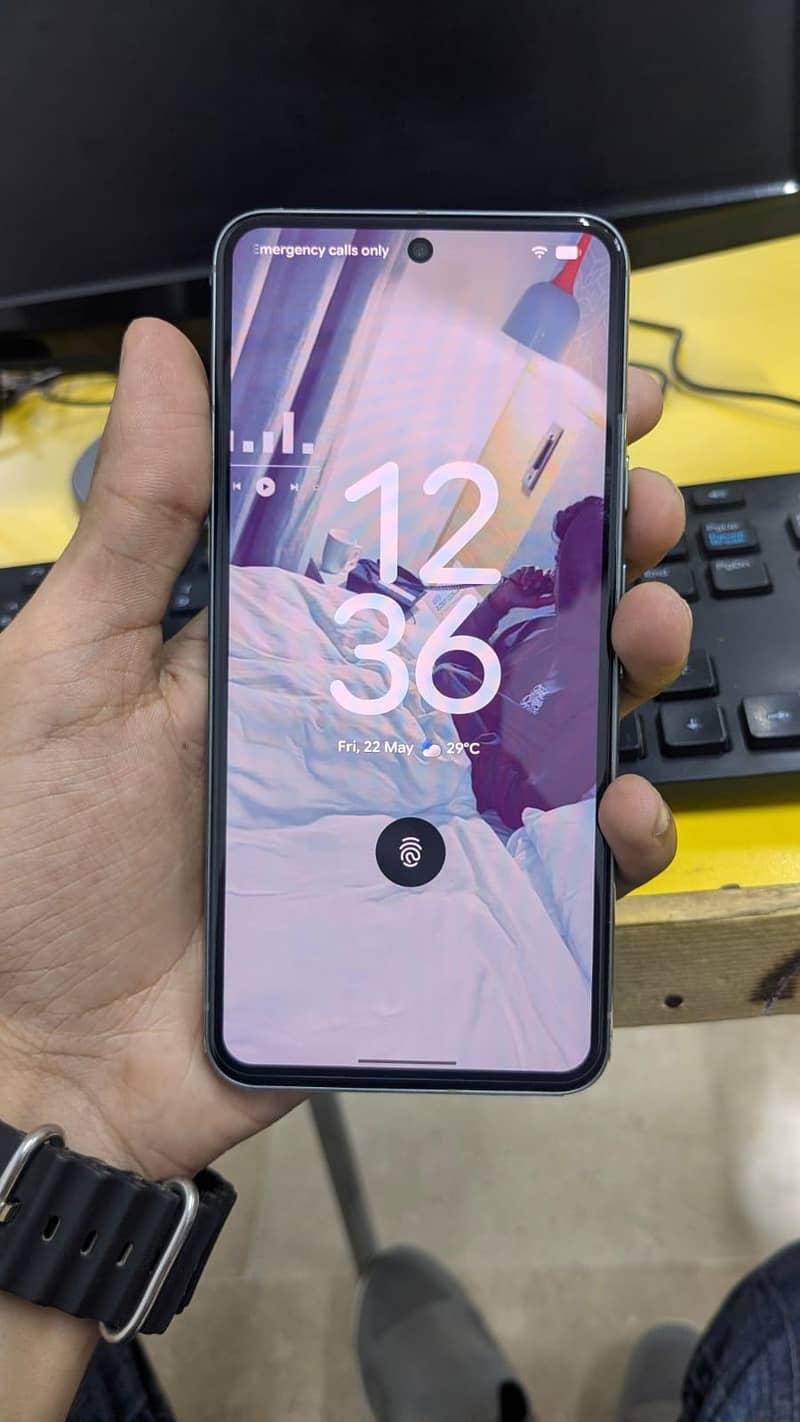Google pixel 8 4
