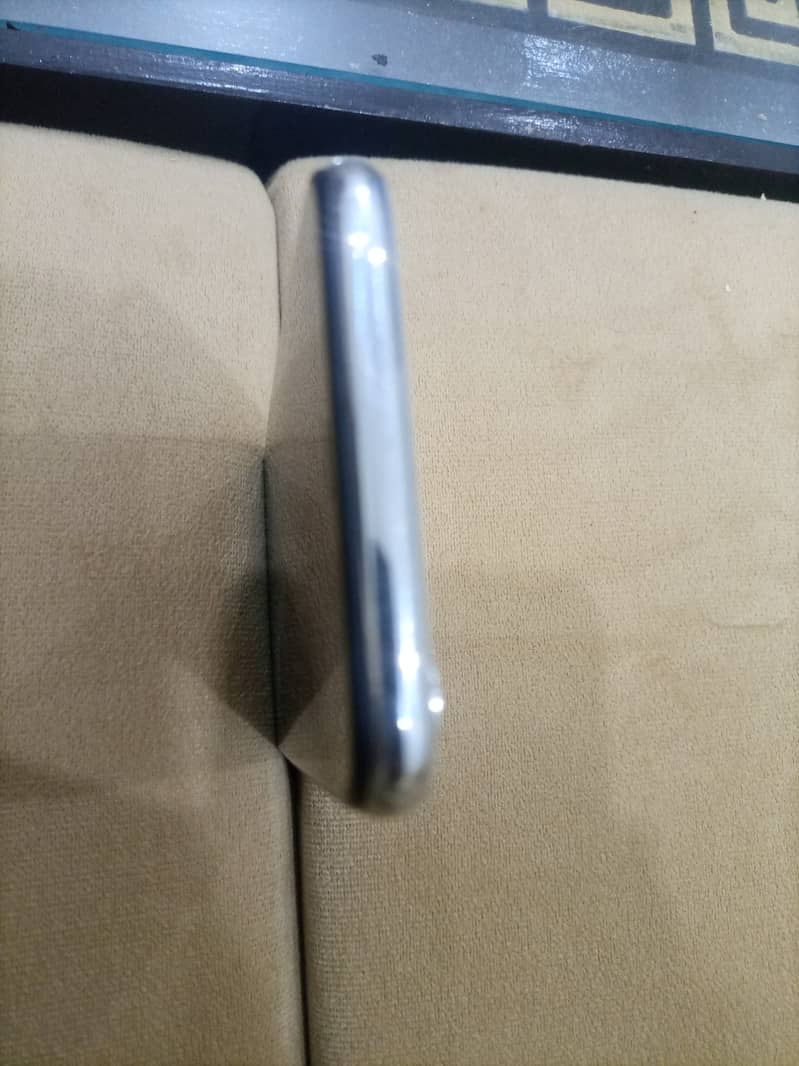 Apple iPhone X 4