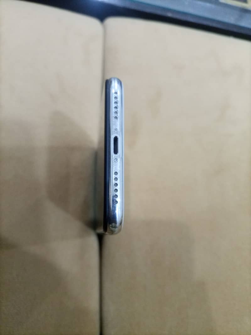 Apple iPhone X 5