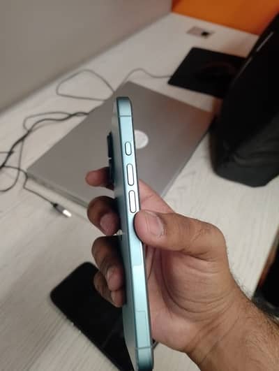 iPhone 16