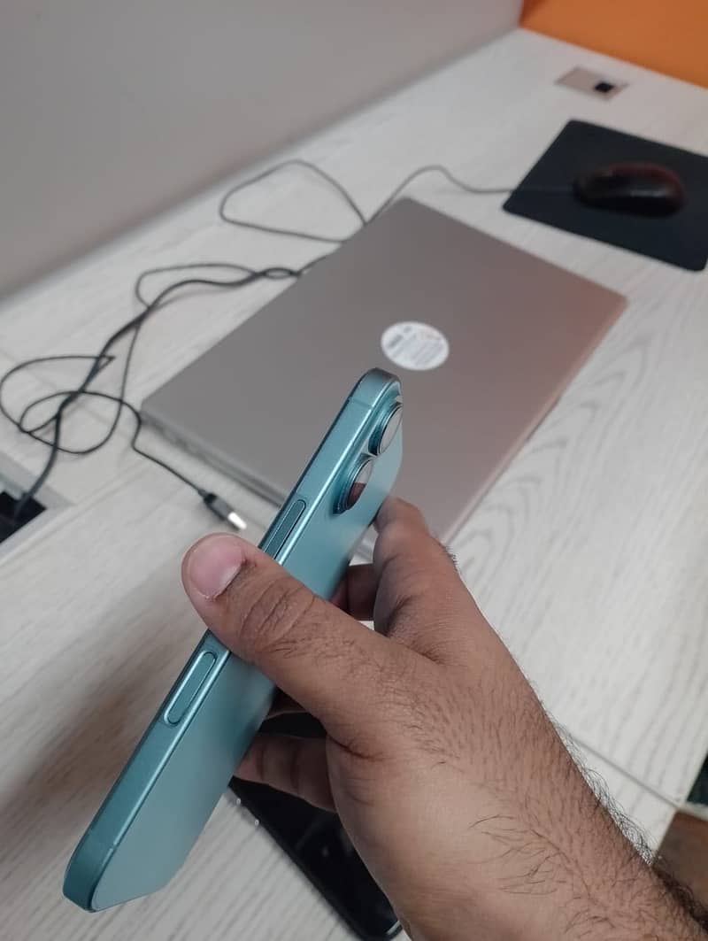 iPhone 16 1