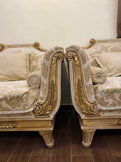 Beautiful & Luxurious 4 Seater Sofa Set With Mirror