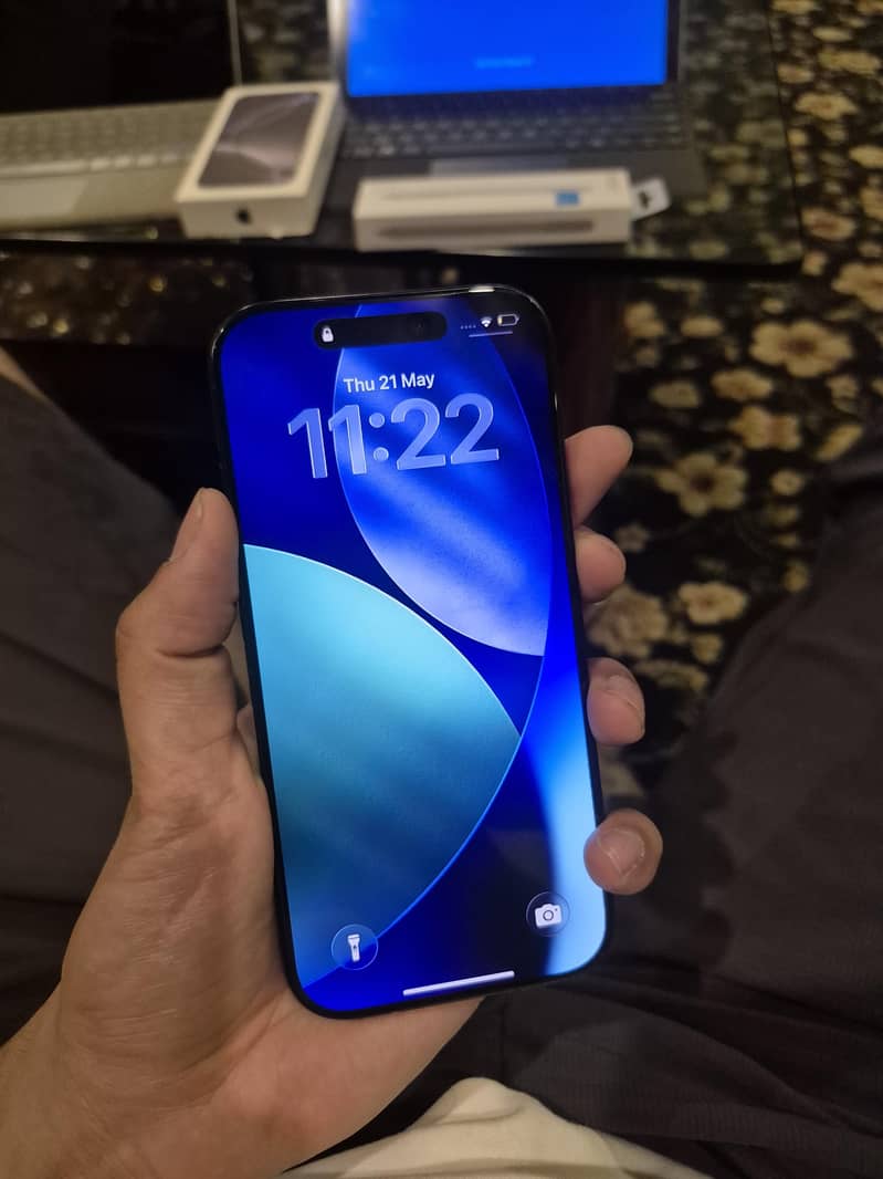 IPHONE 16 PRO 1