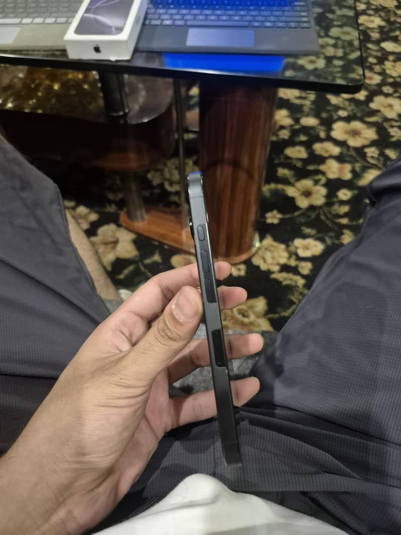 IPHONE 16 PRO 6