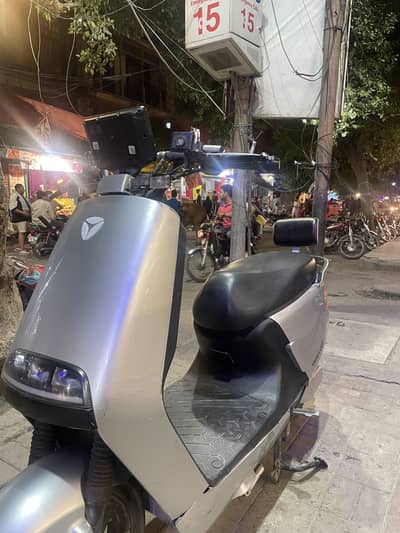 Electric scooter yadea G5