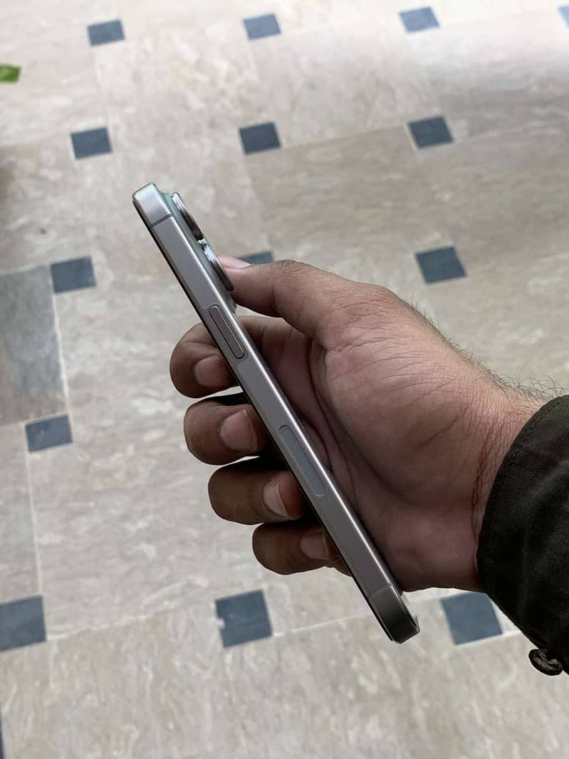 iphone 15 pro max 2
