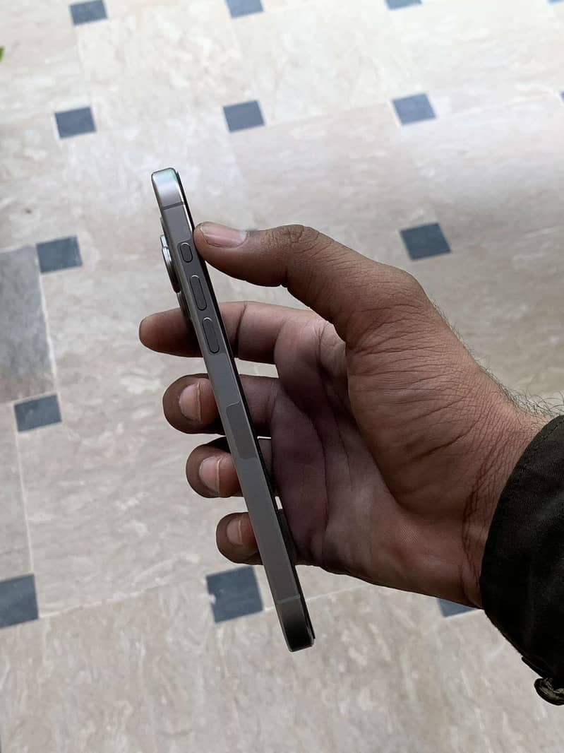 iphone 15 pro max 3