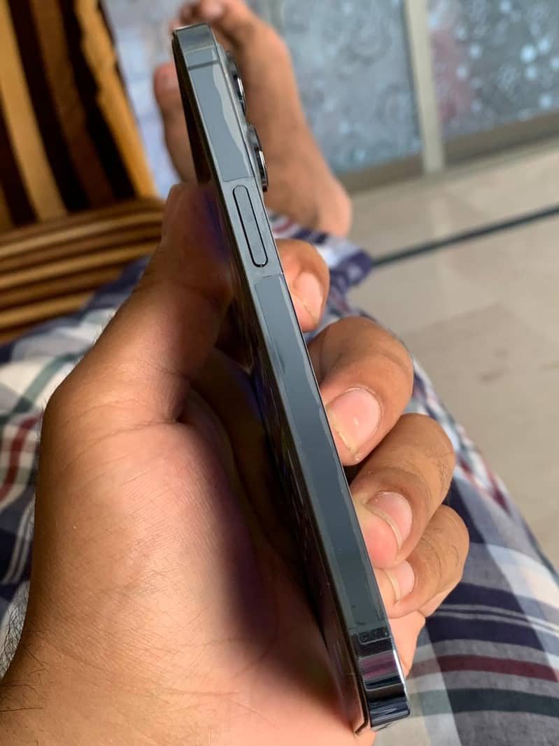 Apple iPhone 13 Pro 8