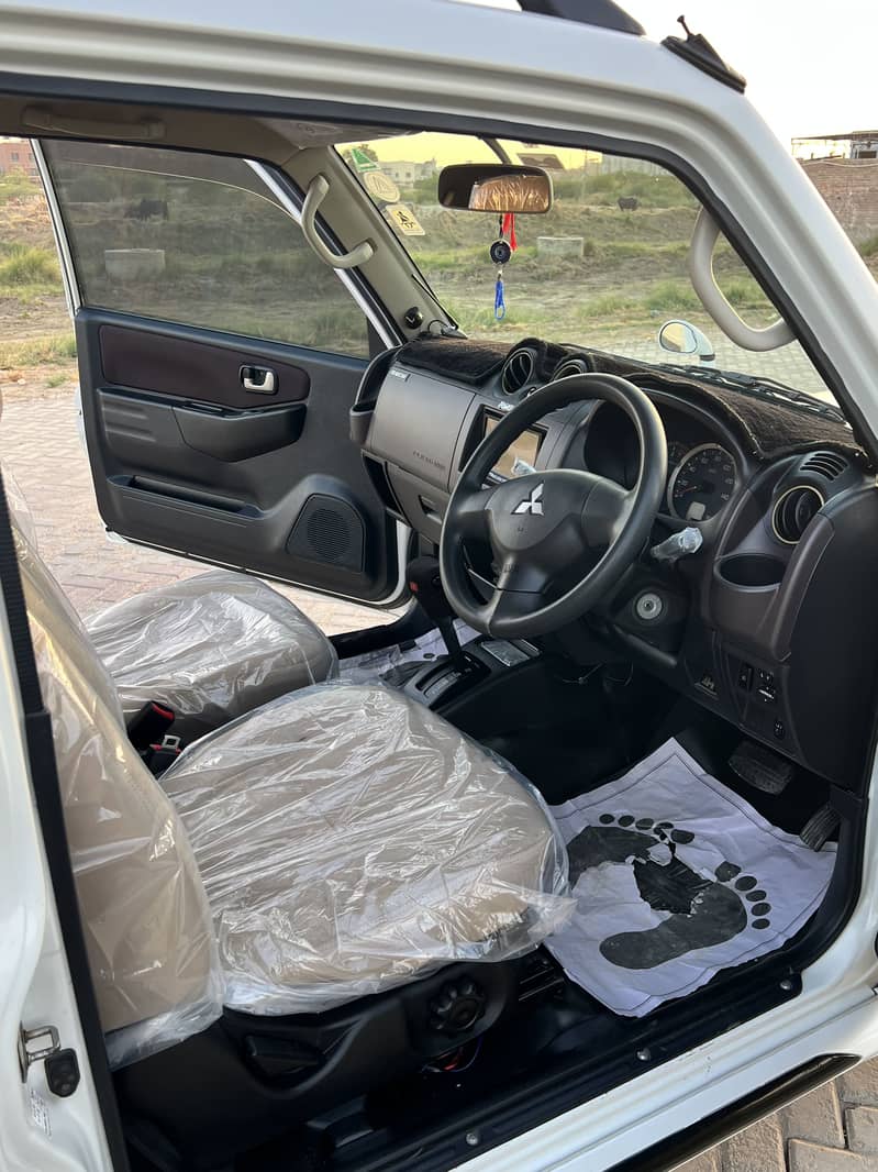Pajero Mini 13