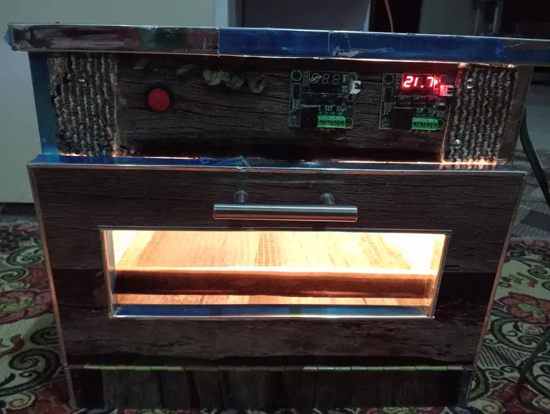 50 Eggs Incubator, work on both 220V and 12V