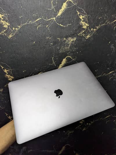 Macbook pro 2018 i7 15"