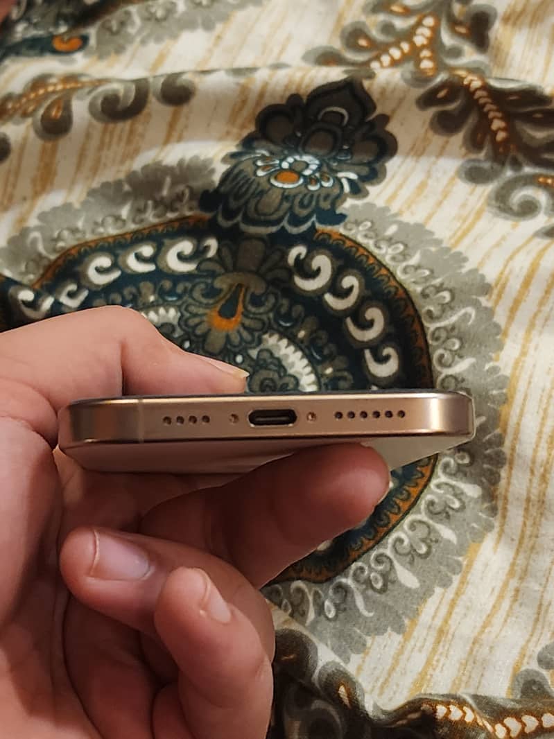 IPhone 16 pro max 2
