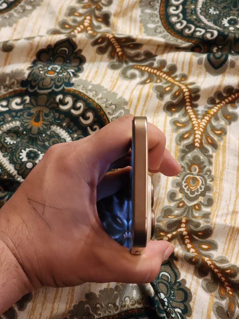 IPhone 16 pro max 3