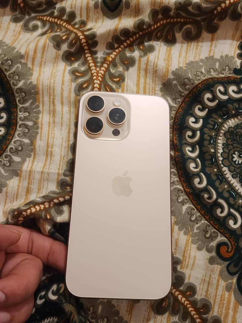 IPhone 16 pro max 4