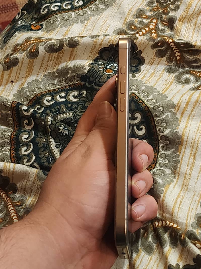 IPhone 16 pro max 6