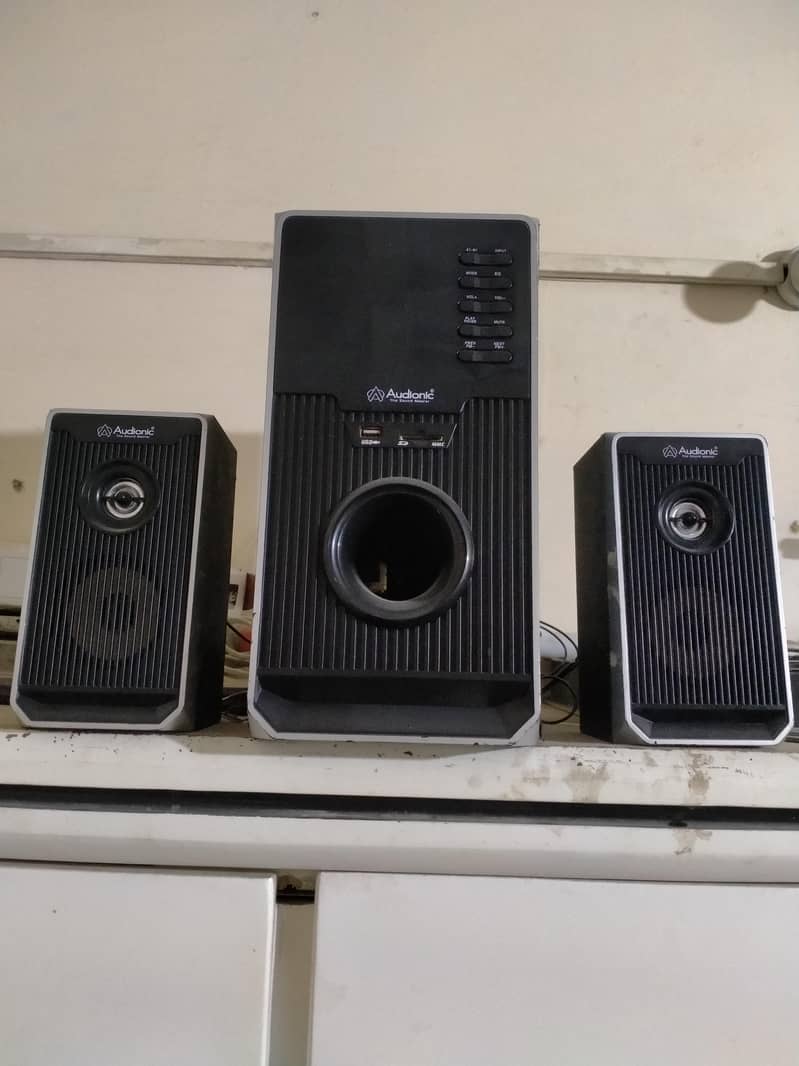 audionic woofer 10/10 condition 1
